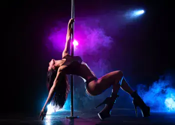 Pole Dans Kursu Fiyatları 1500 TL'den Başlayan Fiyatlarla!
