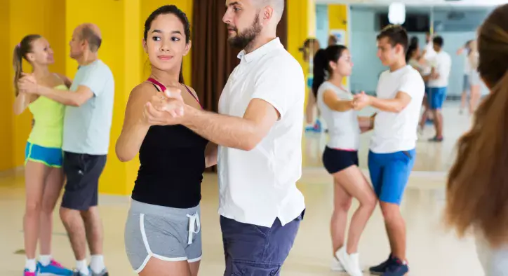 Salsa Kursu Sınıfları Nasıl Olmalı?