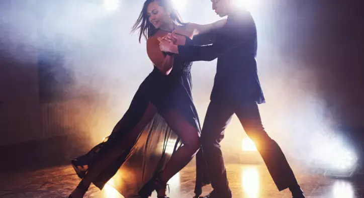 Bachata Kıyafetleri - Tutkulu Dansın Çekici Kıyafetleri