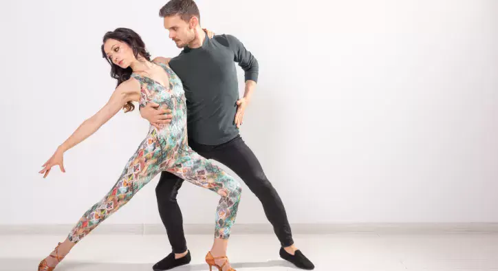 Tutku Dolu Bir Dans: Bachata Dansı Nedir?