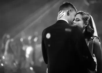 Romantik Düğün Dansı Nasıl Yapılır?
