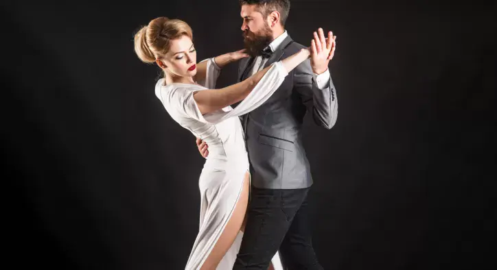 Salon Danslarının Zarif Kraliçesi: Vals Dans – En Asil Salon Dansı