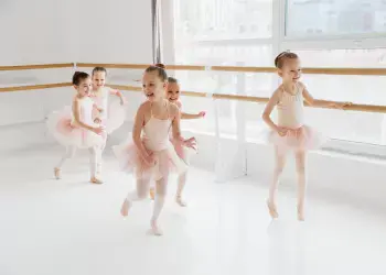 Derince Dans Kursunda Dansın Ritmini Yakala: Hayatına Hareket Kat!